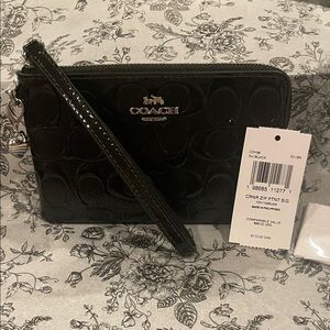 Stunning Coach Patent Leather corner zip Black Wristlet with Heart Charm. NWT